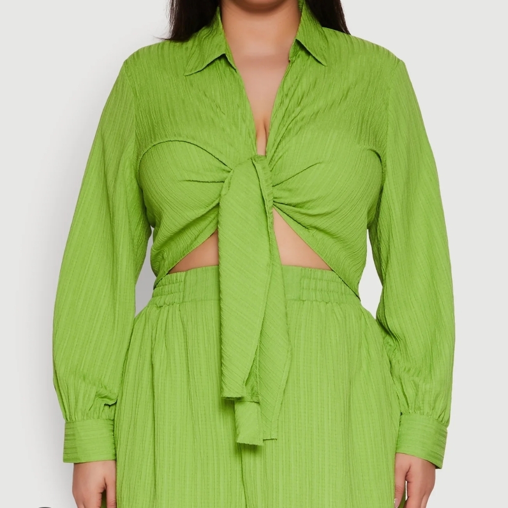 #034.B Timing Sz 3X Vibrant Green Tie-Front Crop Top